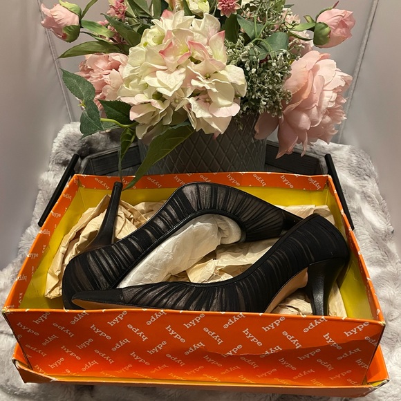 HYPE-BLACK LEATHER PUMPS WITH SHEER CLOTH OVERLAY-8 1/2M - Picture 12 of 15